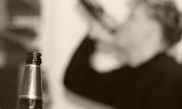 Hiding Alcohol and Other Warning Signs of Alcoholism Hiding Alcohol and Other Warning Signs of Alcoholism 2